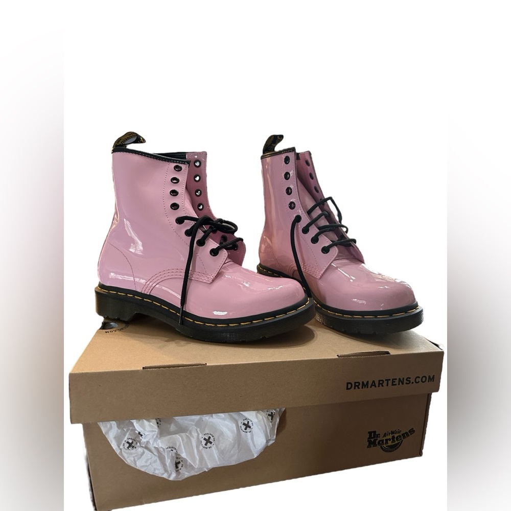 NWT - RETIRED Dr. Martens Patent Lamper Combat Boots, Pale Pink, Size 8